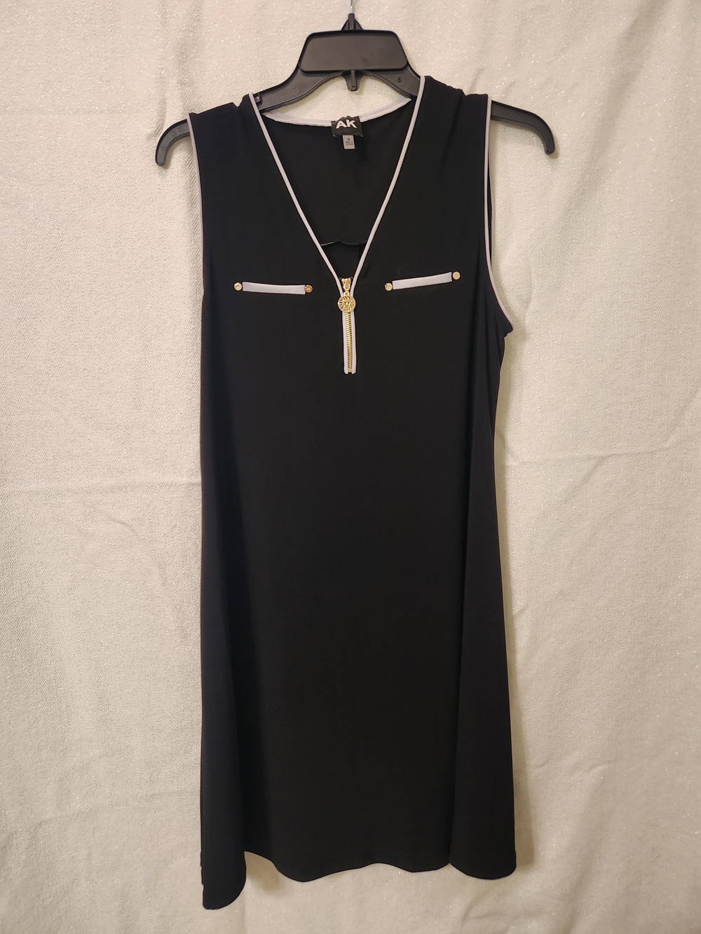Black Sleeveless V-Neck Shift Dress